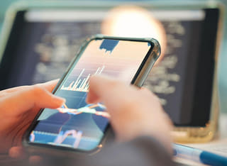 Investor reviewing a clear withdrawal and fund transfer process